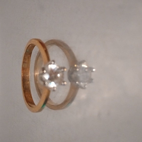 Gold tone ring - Picture 2 of 5